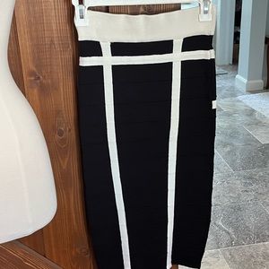 “Sparkle and Fade” Black and Cream sweater skirt stretchy size small